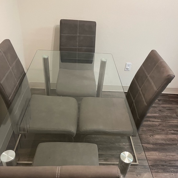 Sur La Table Other - Brand new table with chairs